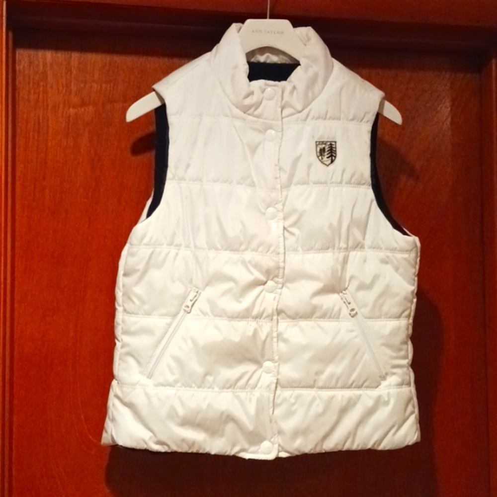 American Eagle White Puffy Vest #237